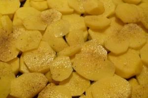 Как приготовить нежный, сочный и ароматный картофель по-французски своими руками Какой температуре запекать картошку по французски