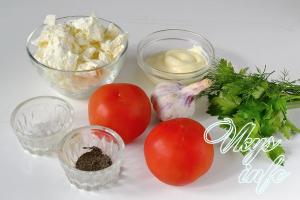 Süzme peynir ve sarımsak ile doldurulmuş domates: fotoğraflı tarif Süzme peynir ve sarımsaklı domates