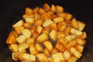 Teknologi memasak dan aturan penyajian kentang goreng dengan cara utama, dipotong-potong